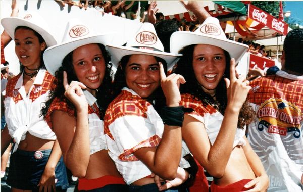 Abadás do bloco Cheiro de Amor, feitas por Pedrinho da Rocha
