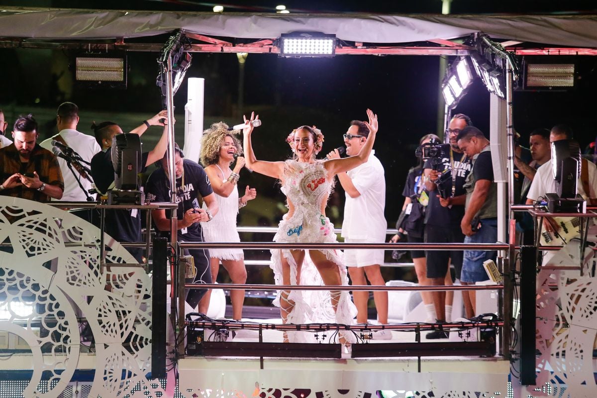 Claudia Leitte comandou o bloco Blow Out no Circuito Barra-Ondina 