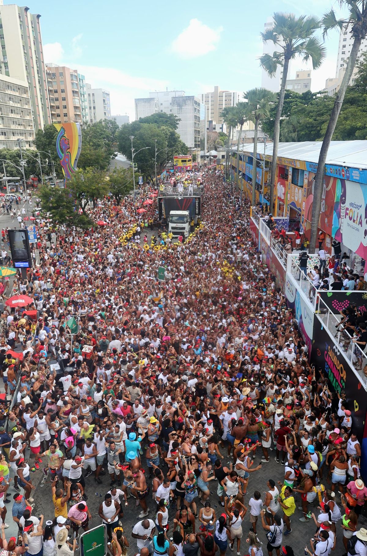 Folia no Campo Grande, nesta sexta-feira (28)