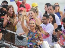 Imagem - Ivete inicia primeiro desfile do bloco Coruja em 2025