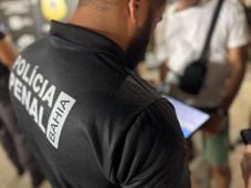 Imagem - Homem é preso após tentar fazer teste de aptidão física de concurso no lugar de outra pessoa