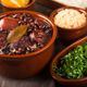 Imagem - 4 receitas práticas de feijoada para o sábado