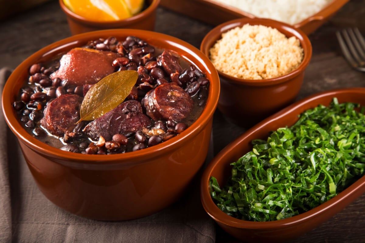 Feijoada simples (Imagem: WS-Studio | Shutterstock)