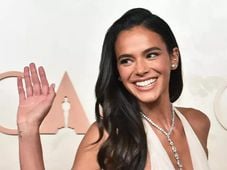 Imagem - Bruna Marquezine estreia no tapete vermelho do Oscar 2025