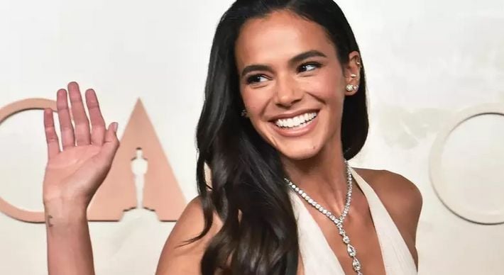 Imagem - Bruna Marquezine estreia no tapete vermelho do Oscar 2025