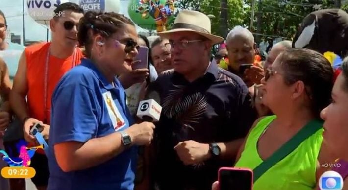 Imagem - Repórter da Globo leva cantada de folião e surpreende com resposta inesperada; veja