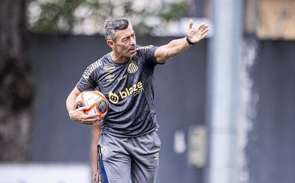 Pedro Caixinha, técnico do Santos