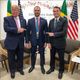 Imagem - Bolsonaro diz que apreender passaporte de Eduardo é para criar constrangimento