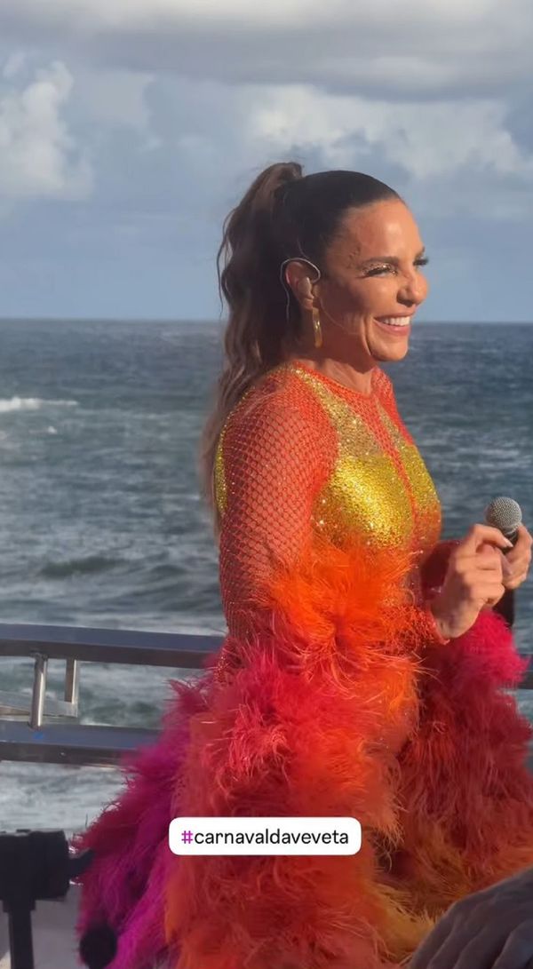 Ivete Sangalo, na Barra, nesta segunda (3)