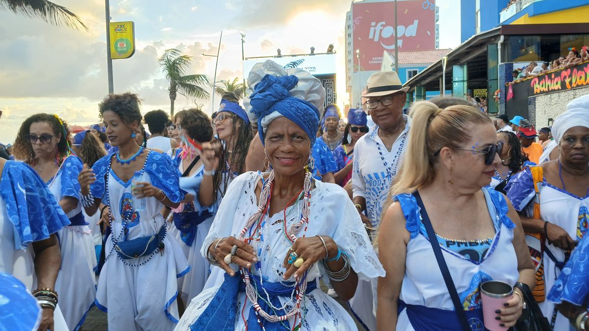 Maria de Sousa (ao centro