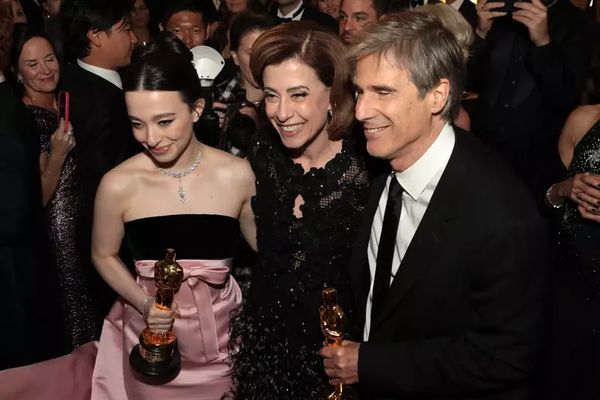 Mikey Madison, Fernanda Torres e Walter Salles por Al Seib/The Academy