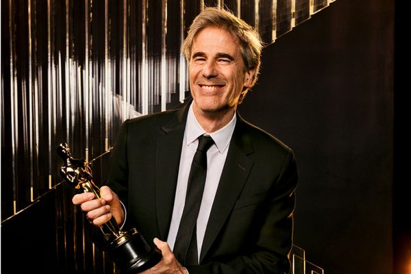 Walter Salles com a estatueta
