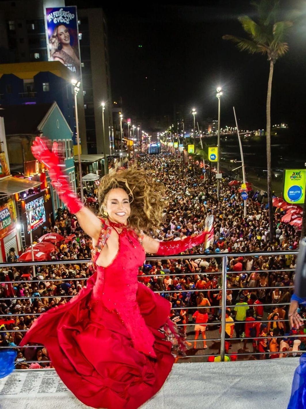 Imagem - Com problema, trio de Daniela Mercury para próximo à praça Castro Alves