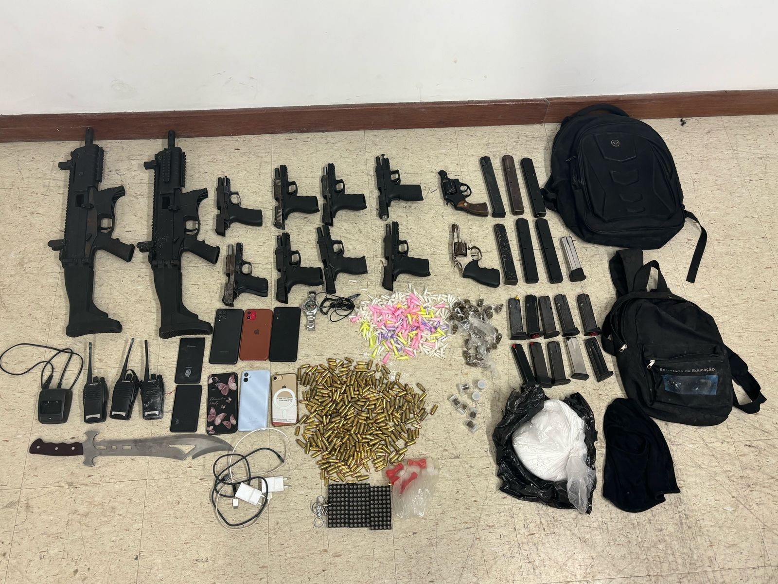 Armas apreendidas em Fazenda Coutos por Divulgação SSP