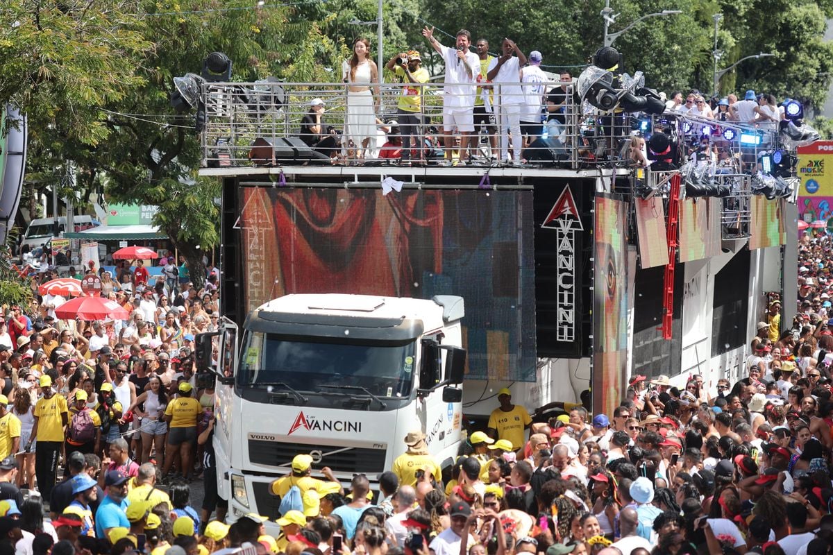 Saulo com trio pipoca na sexta-feira de Carnaval