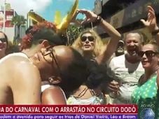 Imagem - Em pleno Arrastão, Folião invade jornal e faz pedido de casamento ao vivo; veja vídeo