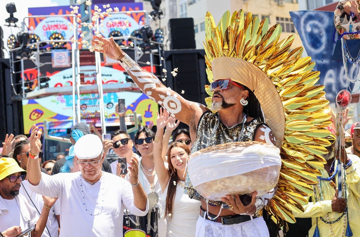 Carlinhos Brown realiza tradicional padê antes do início do Arrastão