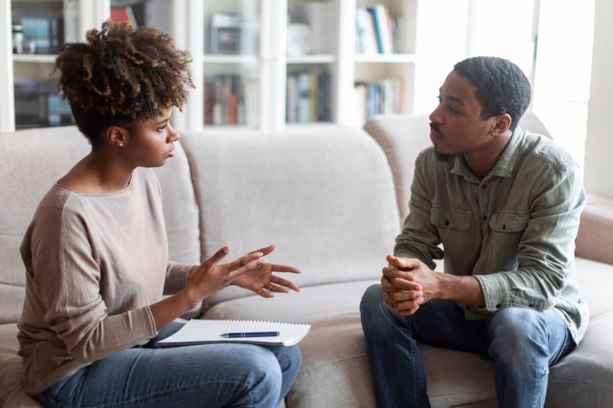 Escolher o profissional da forma correta beneficia o tratamento (Imagem: Prostock-studio | Shutterstock)