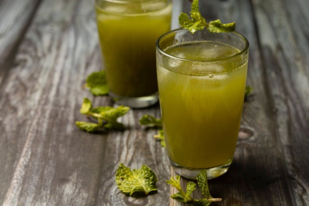 Suco hidratante (Imagem: soumen82hazra | Shutterstock)