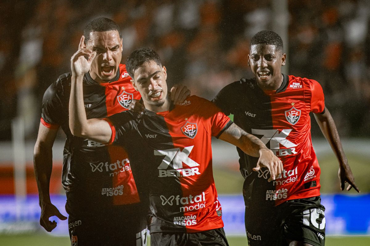 Momento do gol do Vitória contra o Altos