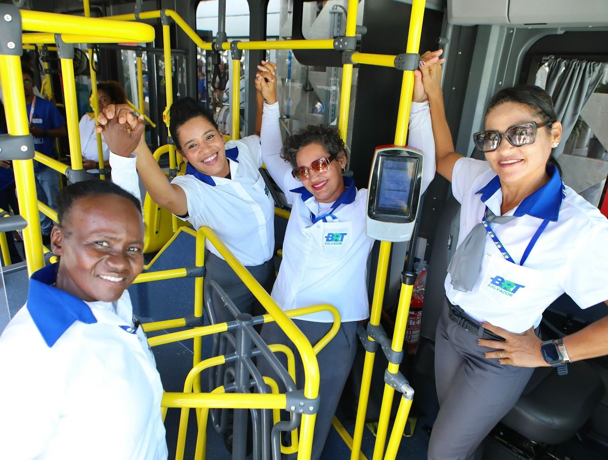 BRT passa a ter quatro mulheres no comando dos ônibus