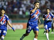 Imagem - Em jogo com expulsão por peteleco, Bahia goleia Jacuipense e vai à final do Baianão