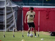 Imagem - Atacante Fabri se recupera de lesão e volta aos treinos do Vitória