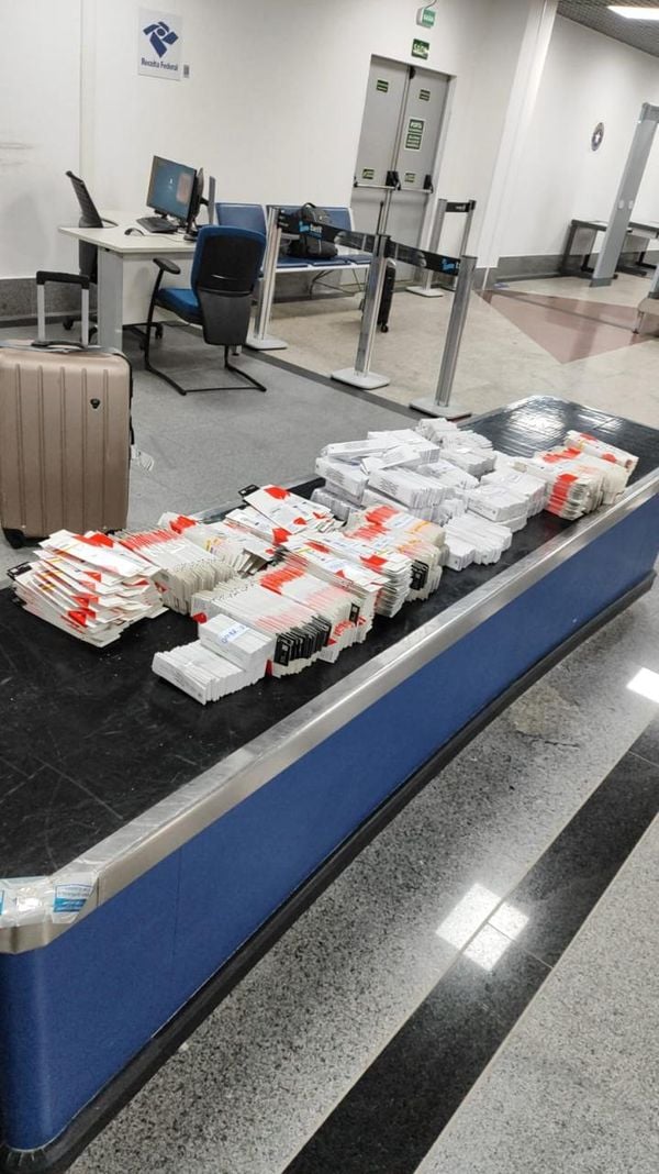 Caixas do medicamento apreendidas no Aeroporto de Salvador no dia 10 de fevereiro deste ano