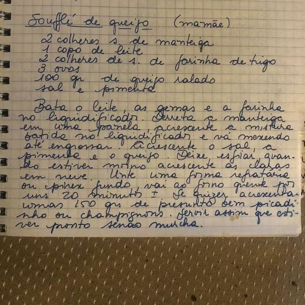 Receita de Eunice Paiva para o suflê no caderno de sua filha, Nalu