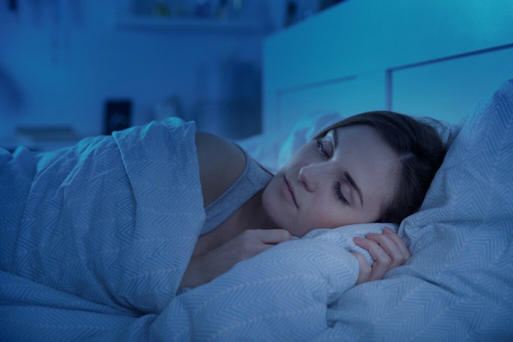 Orações ajudam a afastar a insônia e trazer noites mais tranquilas (Imagem: Leszek Glasner | Shutterstock)