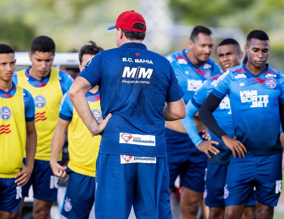 Rogério Ceni passou as últimas orientações antes de jogo decisivo