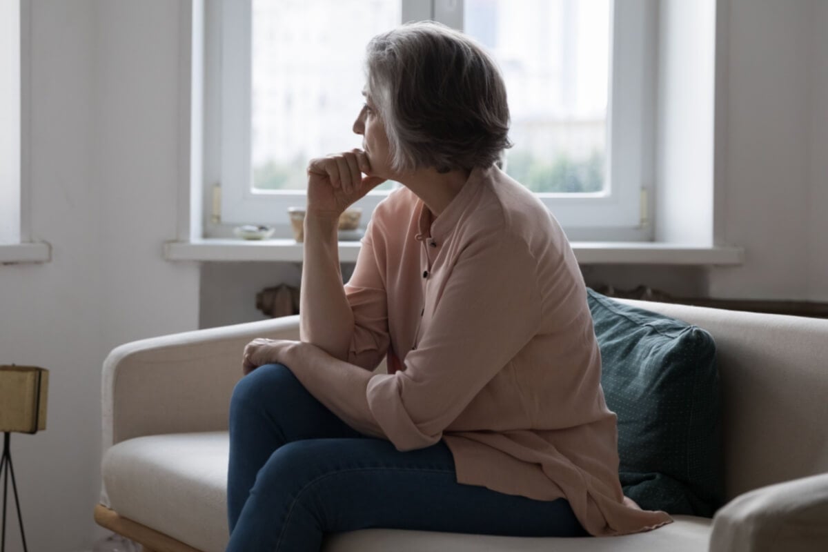 O nevoeiro cerebral é um sintoma comum na menopausa (Imagem: fizkes | Shutterstock)