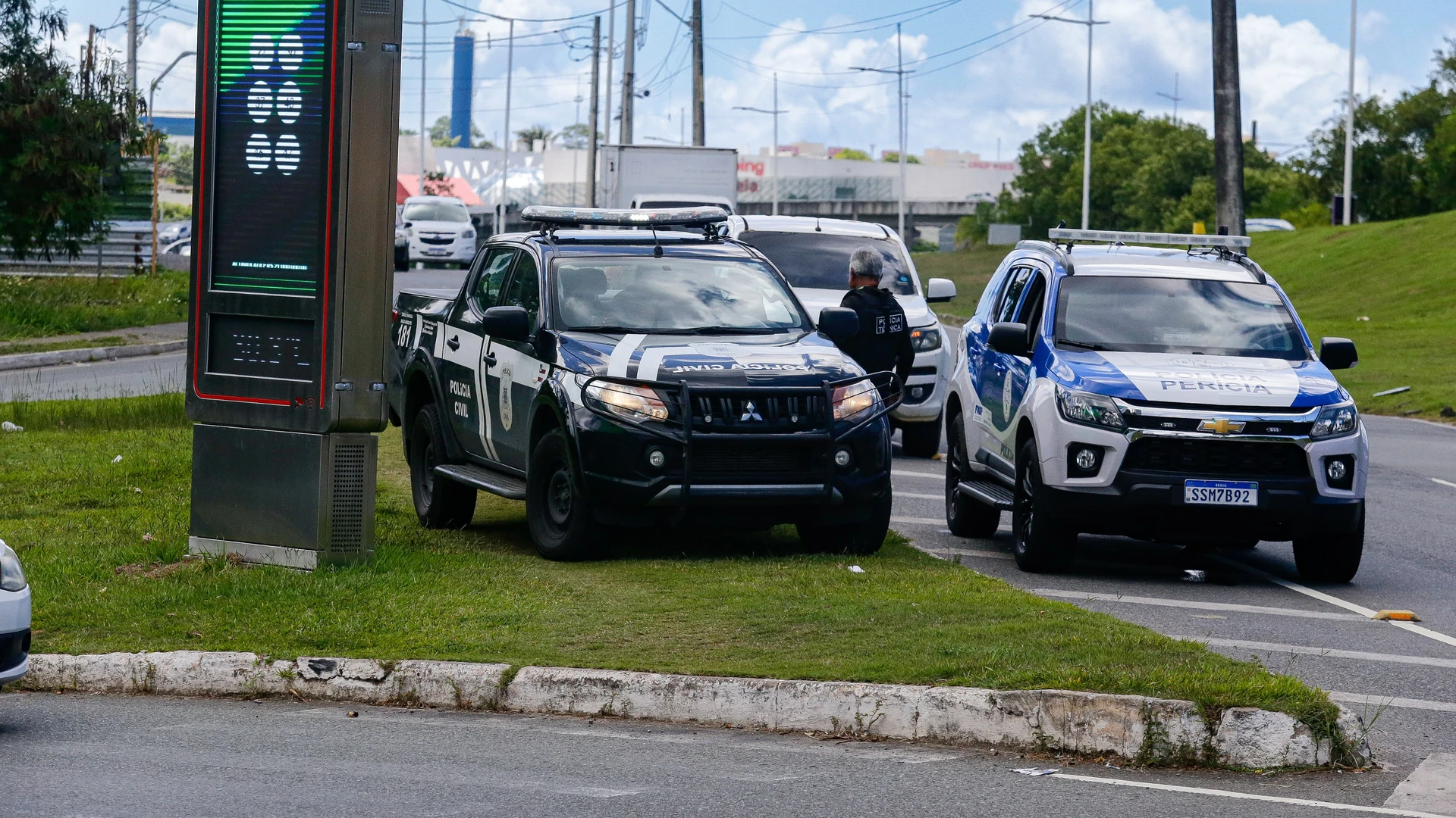 Imagem - Dentista baleada no peito em tiroteio na Paralela passa por cirurgia e aguarda vaga na UTI