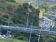 Imagem - Tiroteio assusta motoristas e provoca trânsito intenso na Avenida Paralela; veja vídeo