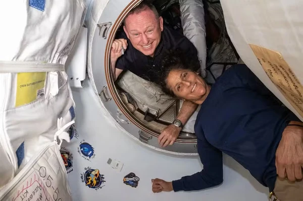 Astronautas Butch Wilmore e Suni Williams estão 'presos' no espaço