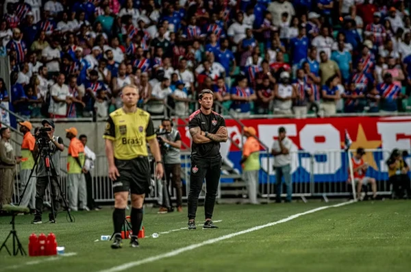 Thiago Carpini durante clássico contra o Bahia na Fonte Nova