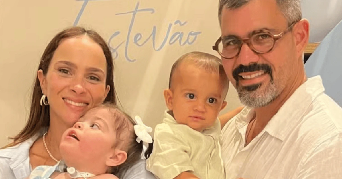 Imagem - Pais de 6, Juliano Cazarré e esposa celebram aniversário do caçula; veja fotos