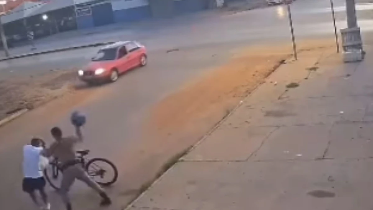 Policial agrediu ciclista após cair de moto