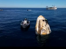 Imagem - Cápsula com astronautas que ficaram 'presos' no espaço por nove meses pousa na Flórida