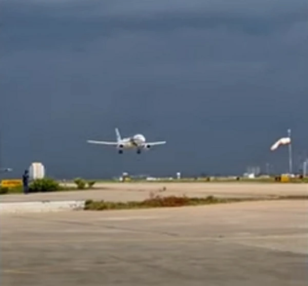 Avião da Presidência segundos antes da arremetida