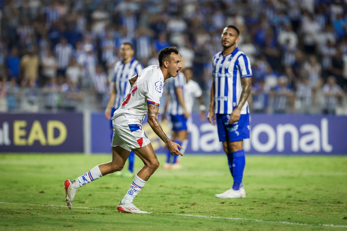 Iago Borduchi comemora gol do Bahia sobre o CSA