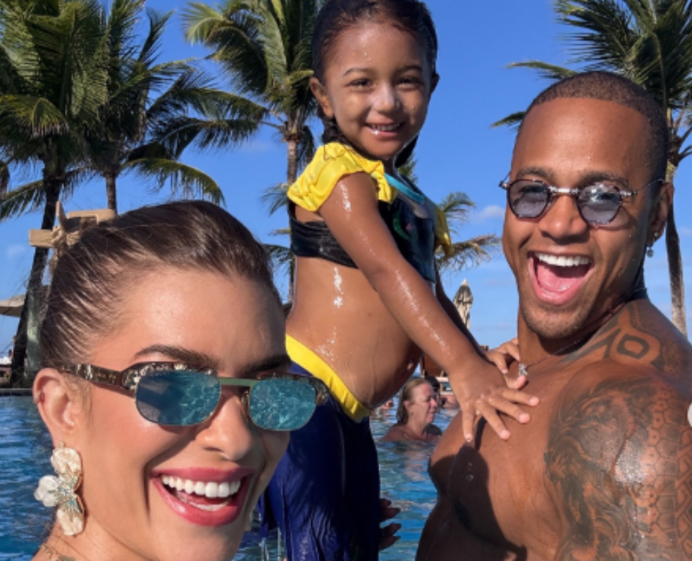 Leo Santana, Lore Improta e Liz em resort de luxo em Pernambuco por Reprodução / Redes Sociais