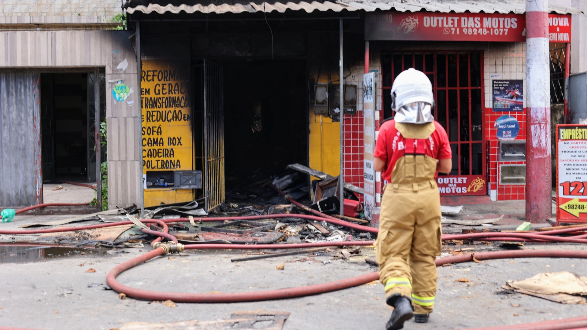 Imagem - Loja de estofados pega fogo em Salvador