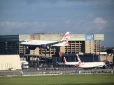 Imagem - Incêndio fecha maior aeroporto da Europa, em Londres, e cancela mais de 1.300 voos