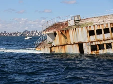 Imagem - Após sete anos de inatividade, ferry-boat Juracy Magalhães é afundado no Rio Vermelho