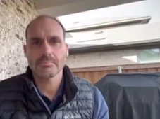 Imagem - Com OAB cancelada, Eduardo Bolsonaro se apresenta como advogado nos EUA