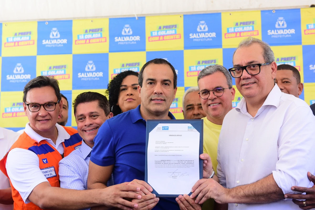 Bruno Reis esteve no local e assinou ordem de serviço
