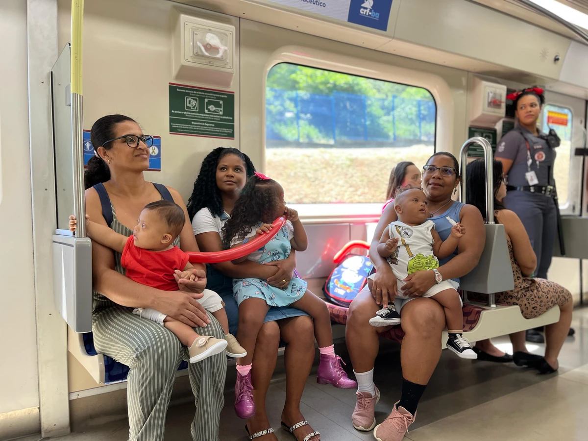 Crianças da APAE visitam metrô