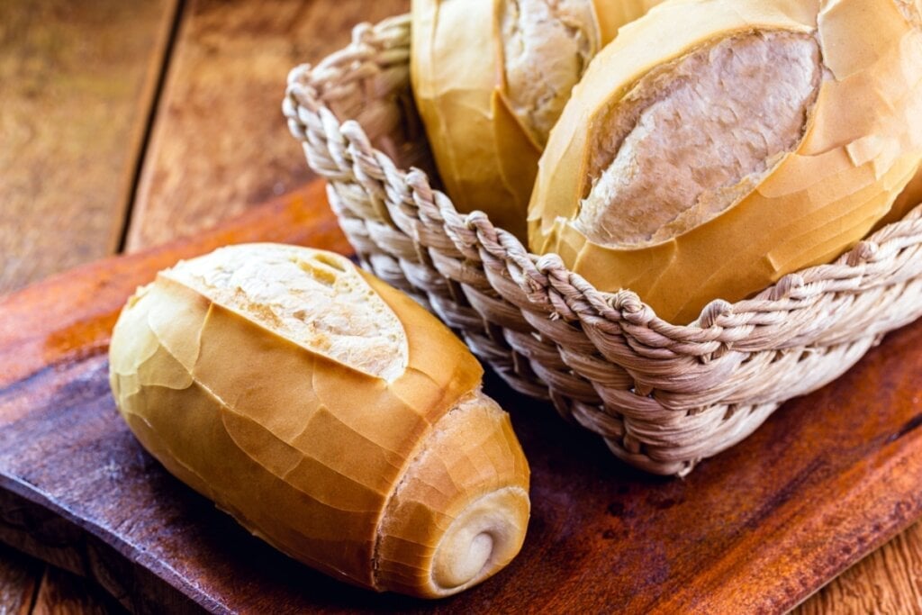 O pão não é um vilão da dieta, mas deve ser consumido com cuidado (Imagem: RHJPhtotos | Shutterstock) por Imagem: RHJPhtotos | Shutterstock