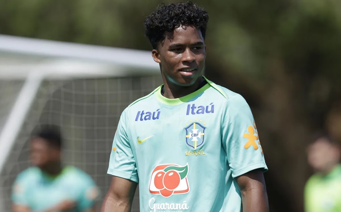 Endrick em treino da Seleção Brasileira por Rafael Ribeiro/CBF